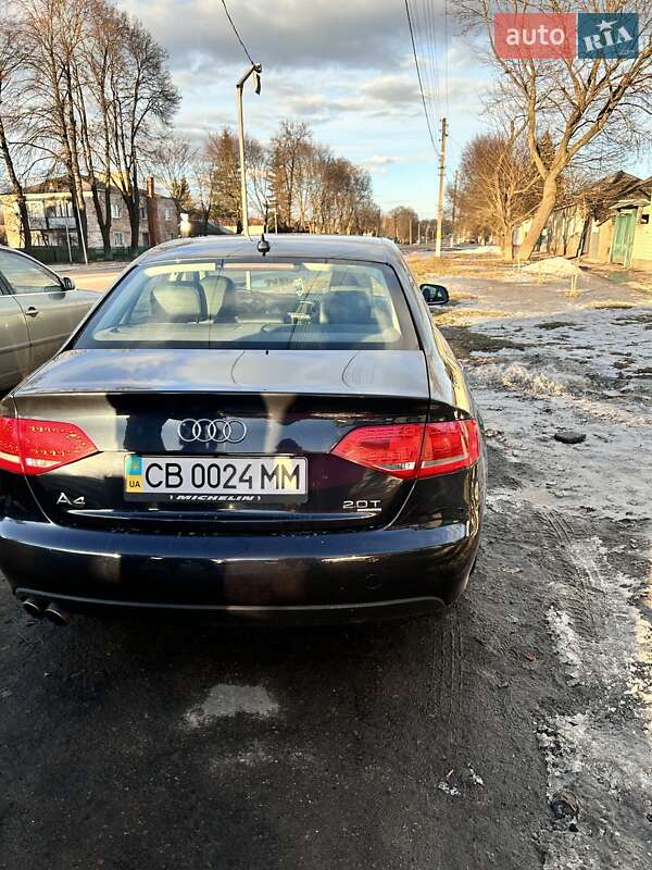 Седан Audi A4 2012 в Новгород-Северском