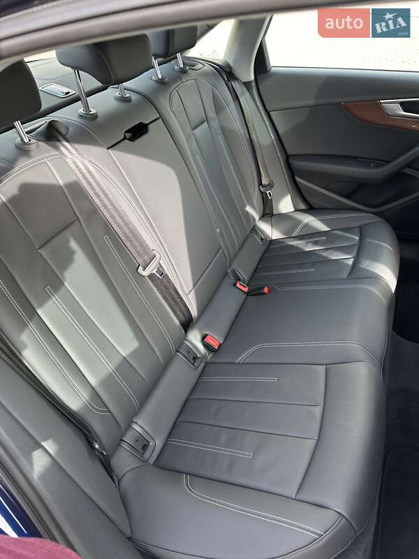 Седан Audi A4 2023 в Киеве