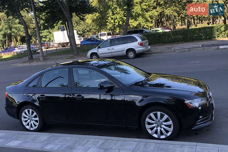 Седан Audi A4 2013 в Ивано-Франковске