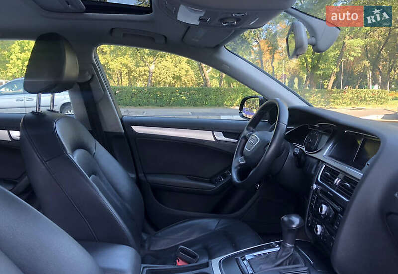 Седан Audi A4 2013 в Ивано-Франковске