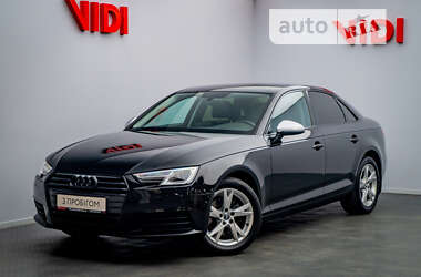 Седан Audi A4 2015 в Киеве