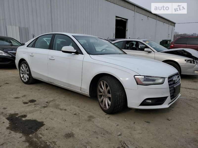 Седан Audi A4 2012 в Нововолынске