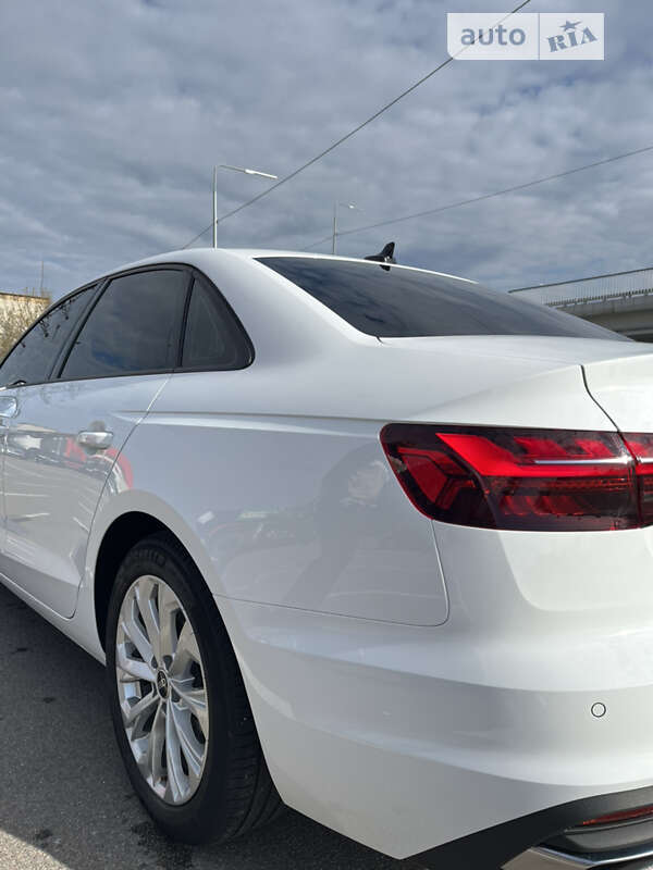 Седан Audi A4 2021 в Киеве