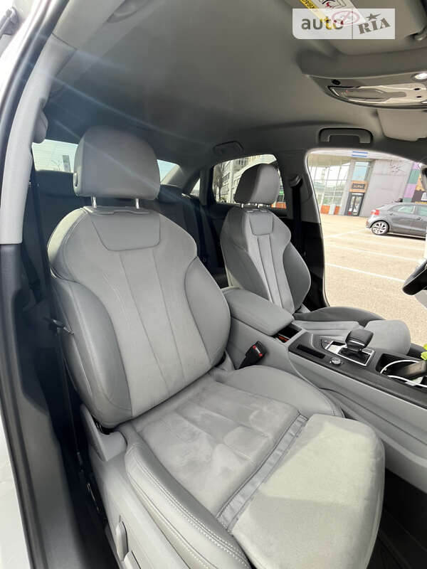 Седан Audi A4 2021 в Киеве