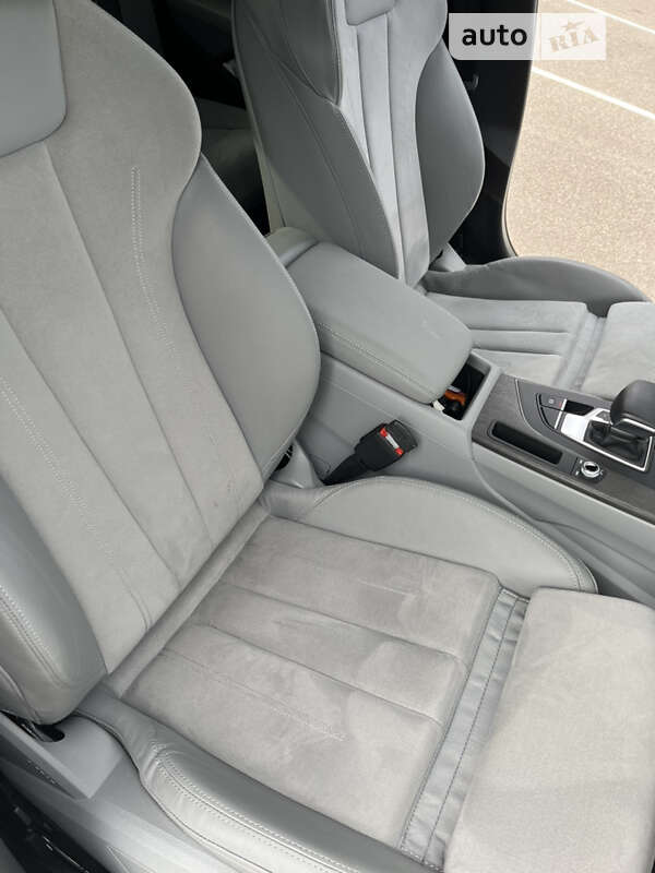 Седан Audi A4 2021 в Киеве