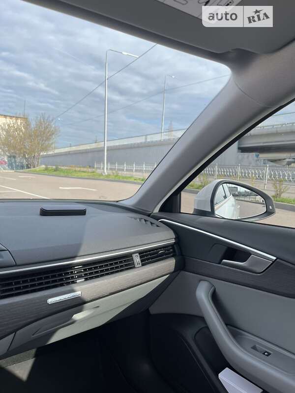 Седан Audi A4 2021 в Киеве