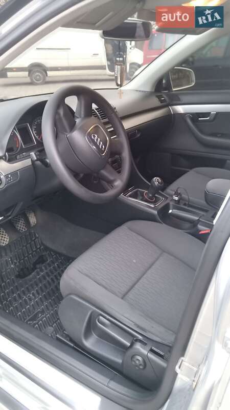 Седан Audi A4 2006 в Гайсине
