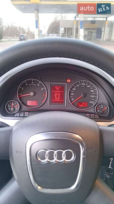 Седан Audi A4 2006 в Гайсине