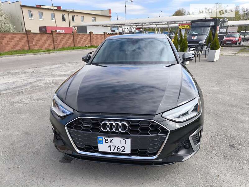 Седан Audi A4 2020 в Ровно