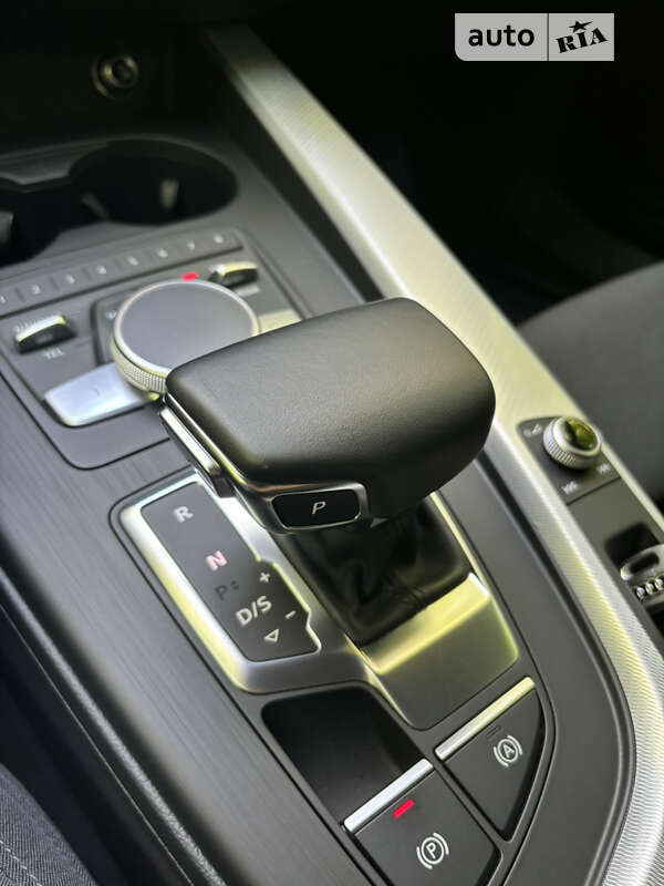Универсал Audi A4 2019 в Ужгороде