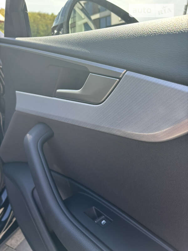 Универсал Audi A4 2019 в Ужгороде