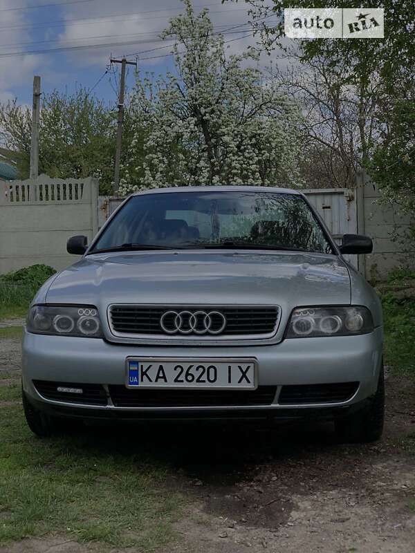 Седан Audi A4 1996 в Києві