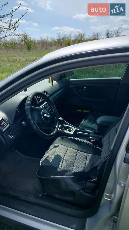 Седан Audi A4 2002 в Новом Буге