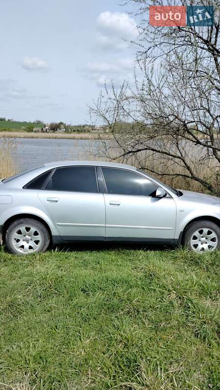 Седан Audi A4 2002 в Новом Буге