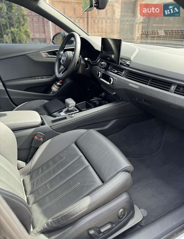 Седан Audi A4 2022 в Києві
