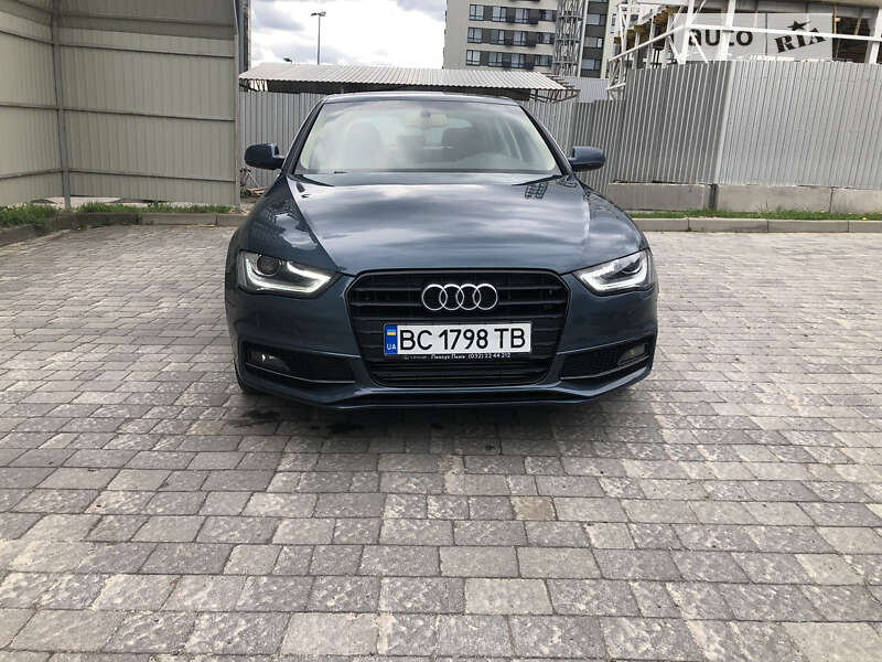 Седан Audi A4 2014 в Львові