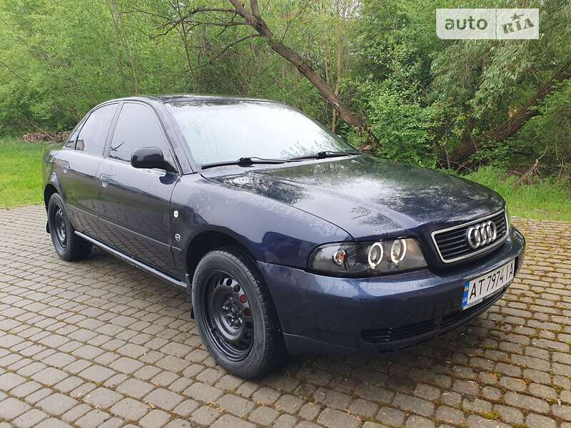 Седан Audi A4 1996 в Ивано-Франковске