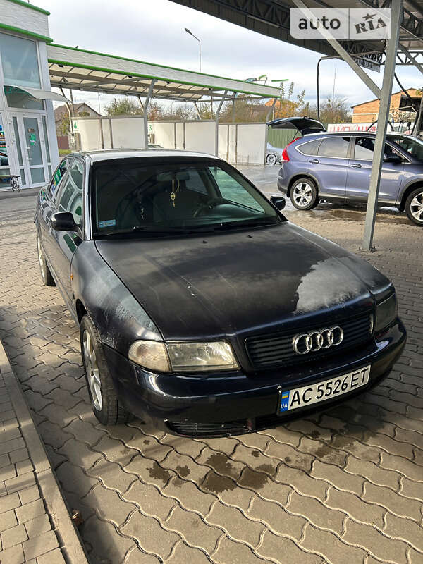 Седан Audi A4 1997 в Владимир-Волынском