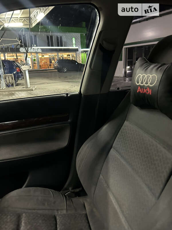 Седан Audi A4 1997 в Володимирі