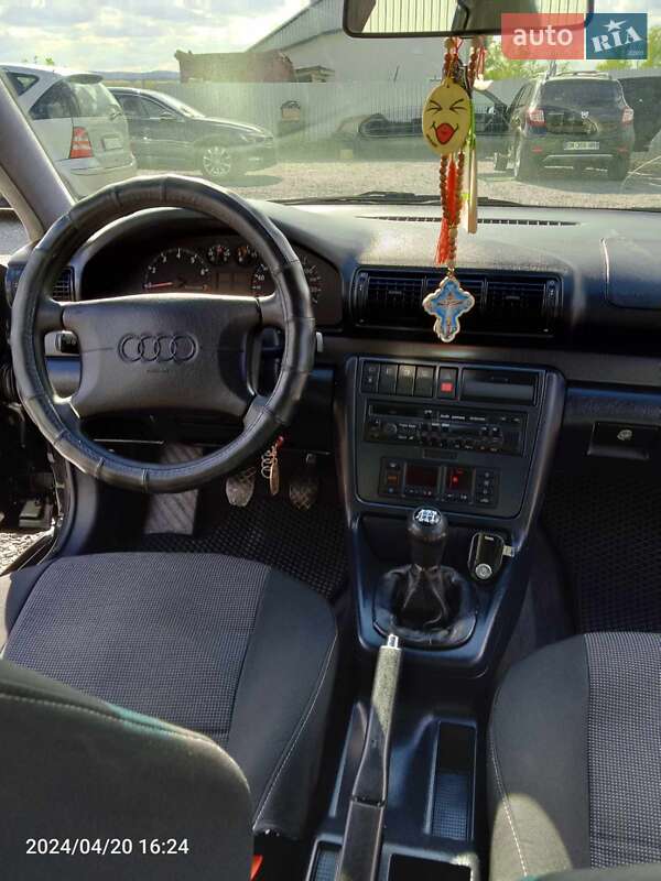 Седан Audi A4 1996 в Дрогобыче