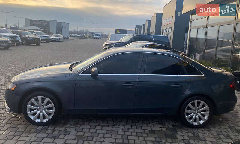Седан Audi A4 2010 в Ужгороде
