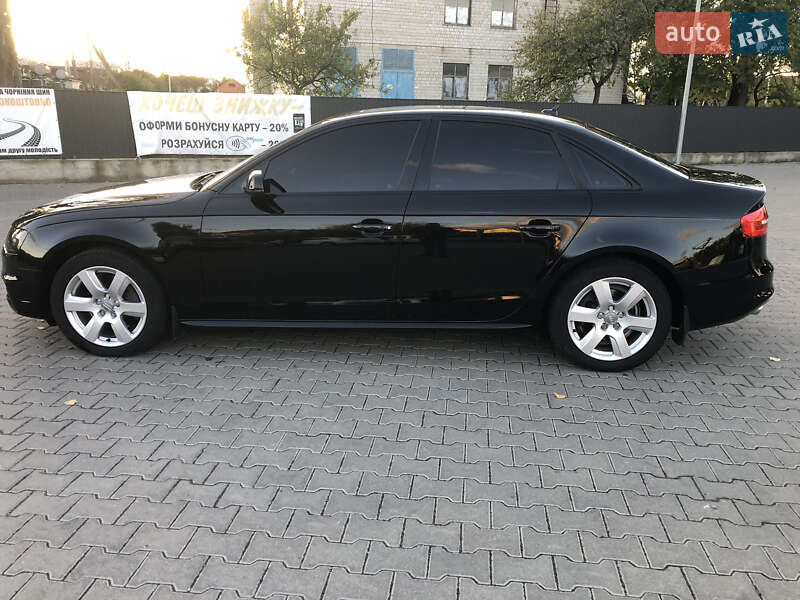 Седан Audi A4 2014 в Львове