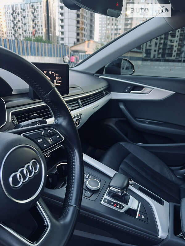 Седан Audi A4 2016 в Киеве