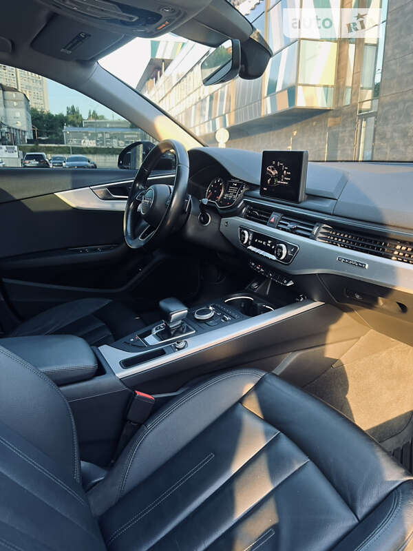 Седан Audi A4 2016 в Киеве