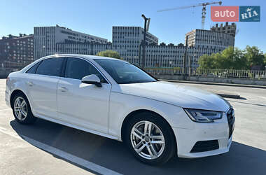 Седан Audi A4 2018 в 
