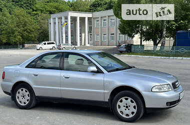 Седан Audi A4 1999 в Волочиську