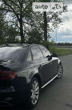 Седан Audi A4 2013 в Пустомитах