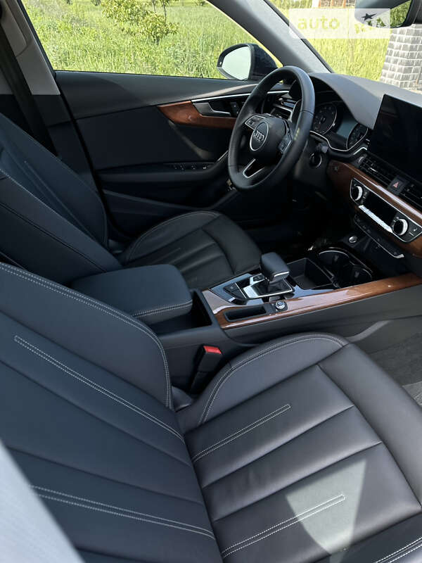 Седан Audi A4 2021 в Луцьку
