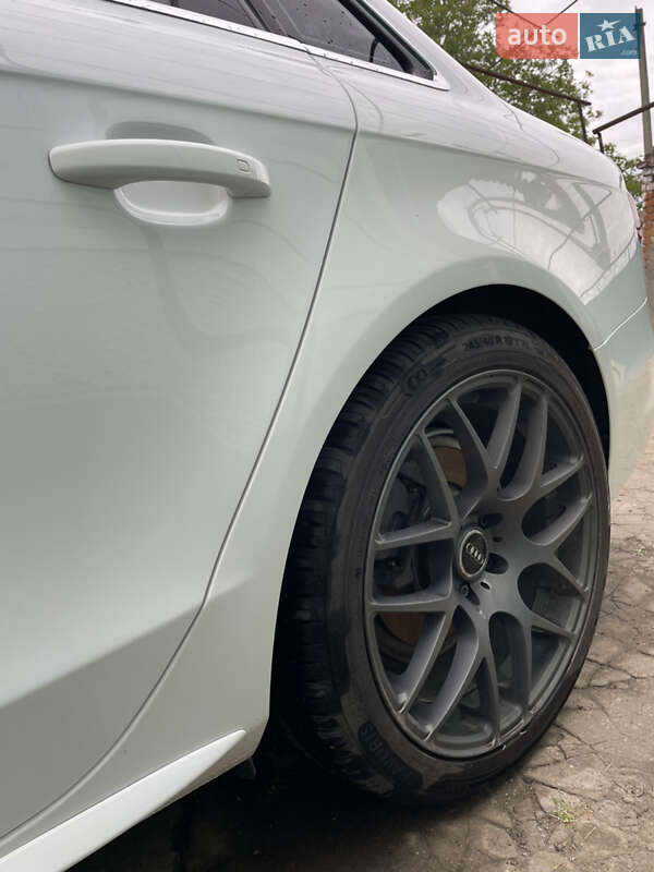 Седан Audi A4 2014 в Вознесенске