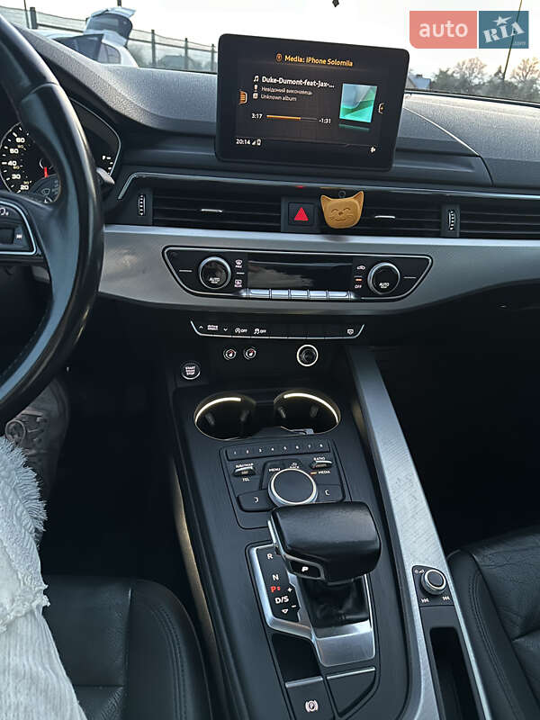 Седан Audi A4 2017 в Львове