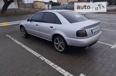 Седан Audi A4 1996 в Сторожинце