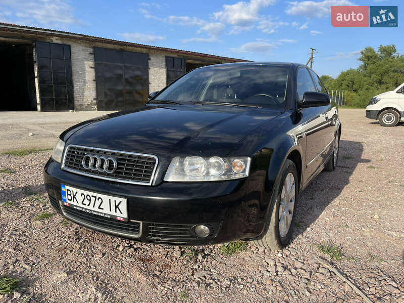 Седан Audi A4 2001 в Березному
