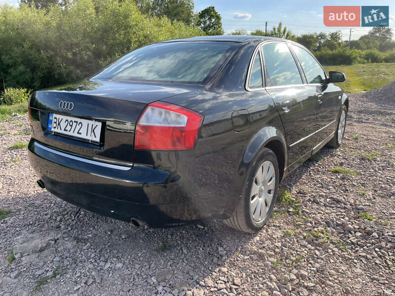 Седан Audi A4 2001 в Березному