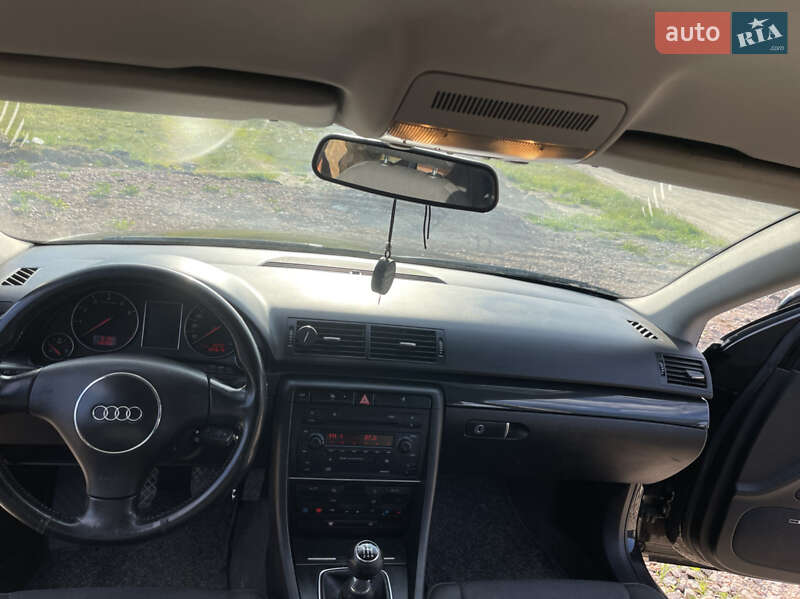 Седан Audi A4 2001 в Березному