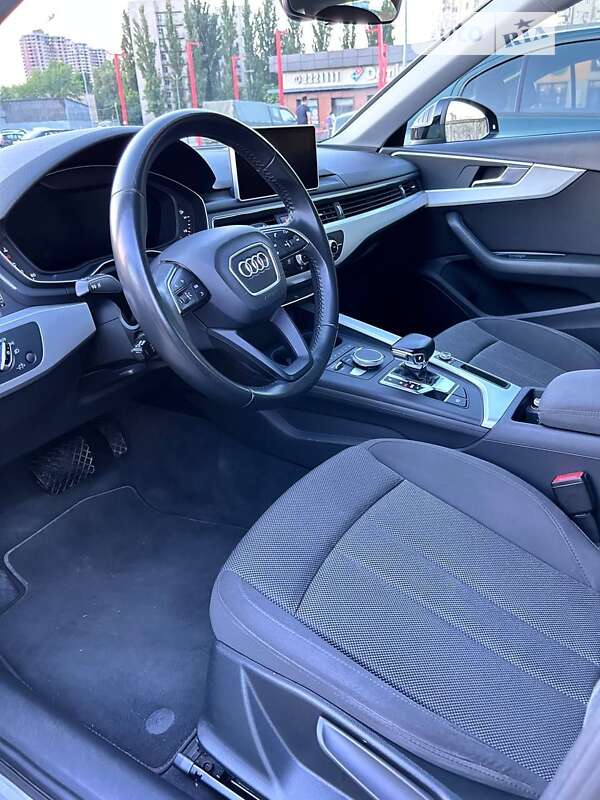 Универсал Audi A4 2017 в Киеве