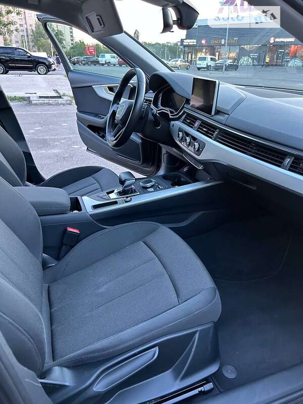 Универсал Audi A4 2017 в Киеве