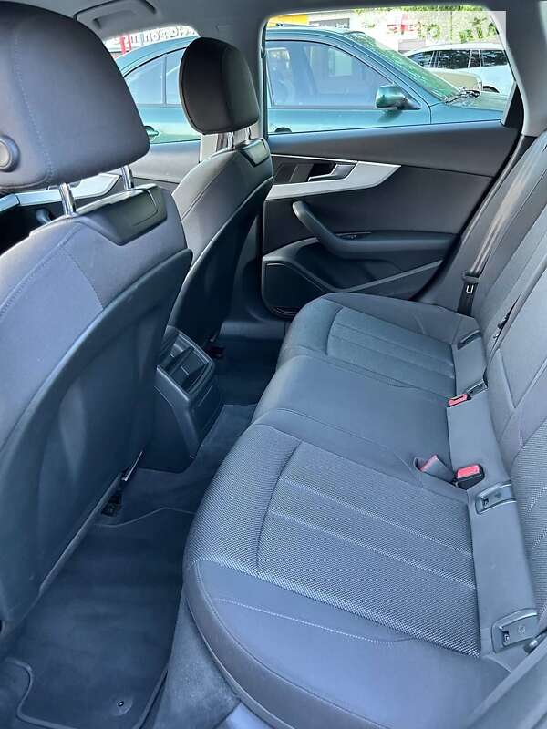 Универсал Audi A4 2017 в Киеве