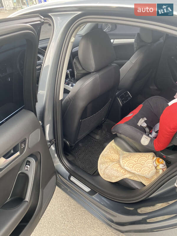 Седан Audi A4 2012 в Харькове