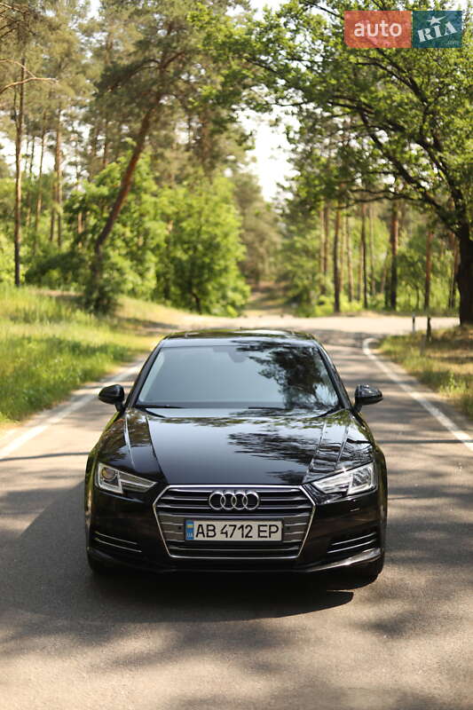 Седан Audi A4 2017 в Киеве