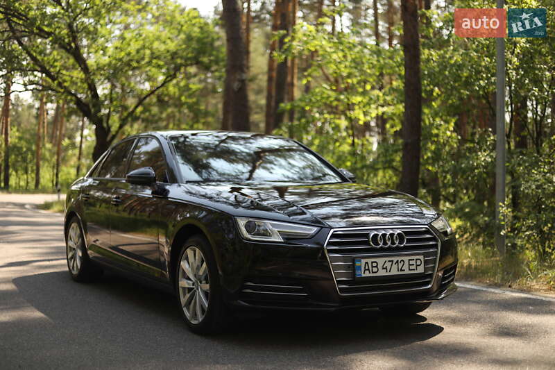 Седан Audi A4 2017 в 