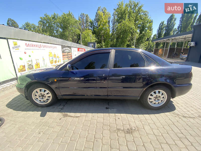 Седан Audi A4 1998 в Кременчуці