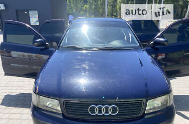 Седан Audi A4 1998 в Кременчуці