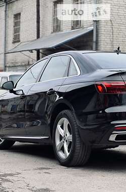 Седан Audi A4 2019 в Львові