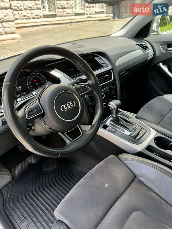 Седан Audi A4 2012 в Києві