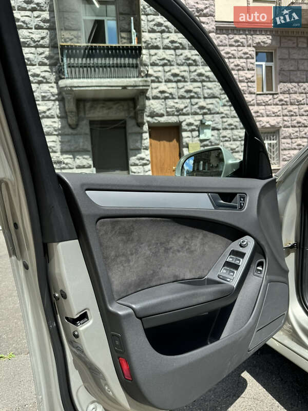 Седан Audi A4 2012 в Києві
