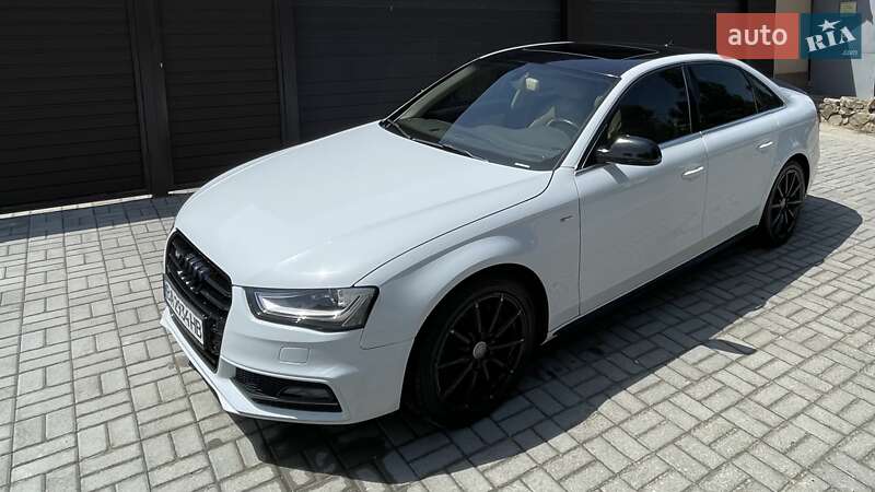 Седан Audi A4 2015 в 
